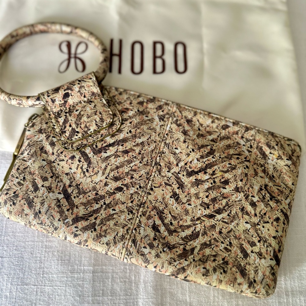 Hobo Sable Wristlet in Neutral Mosaic Print NWT